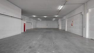 Miete Fabrikhalle  Carrer les corts. Local industrial en planta baja