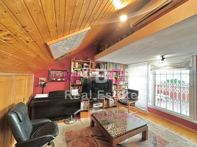 Foto 0f692d24-a630-4b45-b3fc-383000a8ea8c. Chalet en Ciutat Diagonal Esplugues de Llobregat