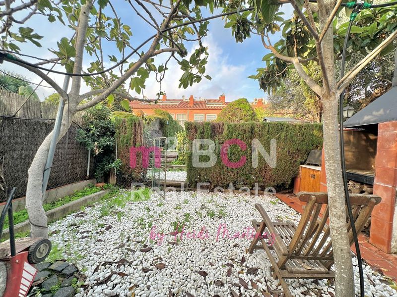 Foto 4a561f2f-b94b-4570-ac92-e6af45df8df8. Chalet en Ciutat Diagonal Esplugues de Llobregat