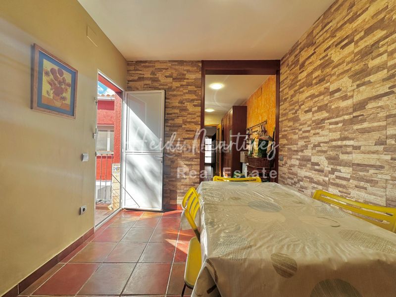 Foto 4373b9df-f393-4e49-87d5-5f3a3f3af66a. Casa adossada amb aparcament a Molins de Rei