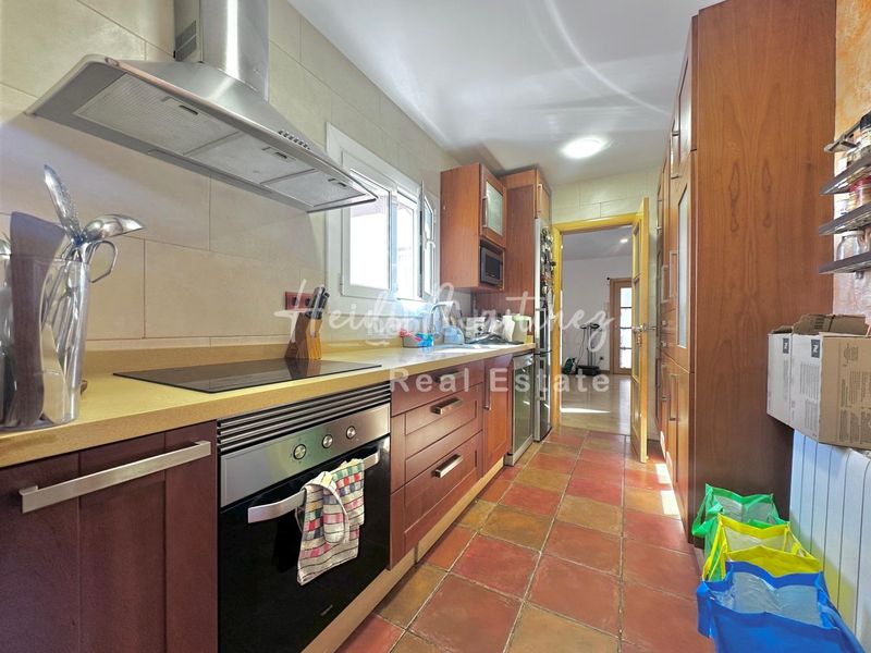 Foto 52716761-7149-4fab-92fb-a0454e2a8f72. Casa adossada amb aparcament a Molins de Rei