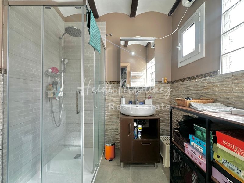 Foto 608d6d58-43bc-4d3b-bf1f-30d9d5c7b8f1. Casa adossada amb aparcament a Molins de Rei