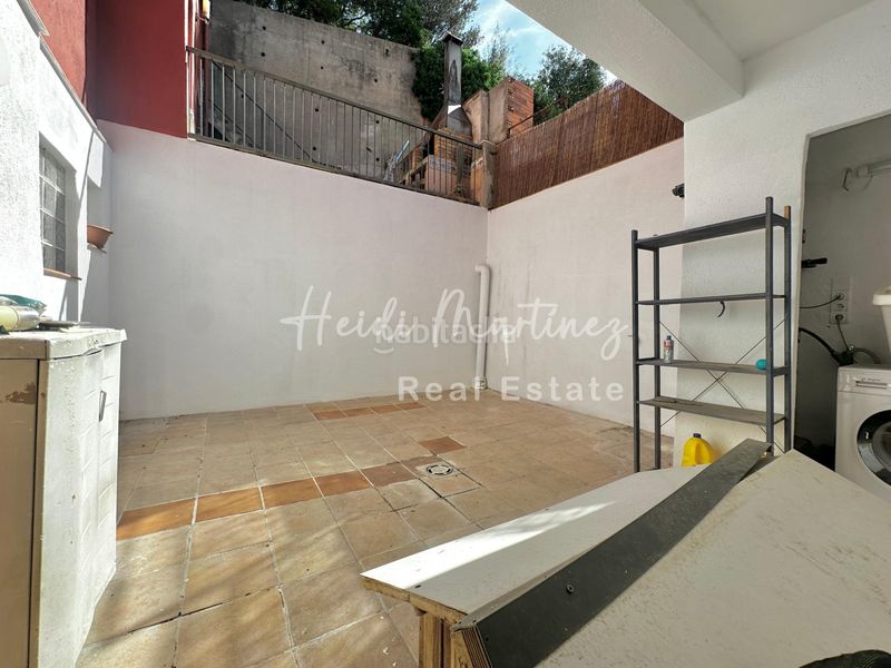 Foto a71c2ea7-c973-4050-a851-909eecb45c8e. Casa adossada amb aparcament a Molins de Rei