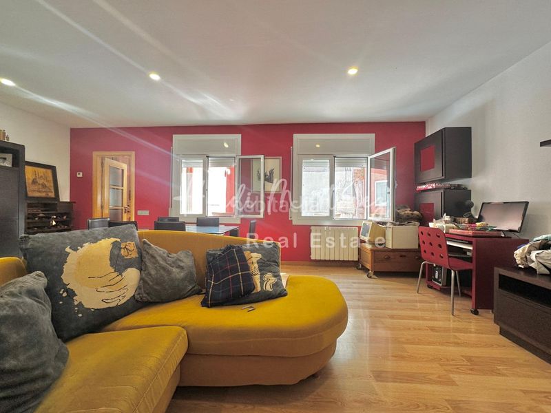 Foto f0073c29-bb00-497d-ac30-e1a6d07bd2d5. Casa adossada amb aparcament a Molins de Rei