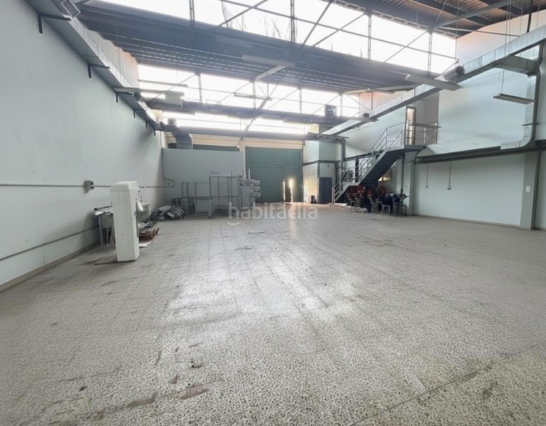 Foto c0a0715f-05ec-4488-b5cb-3c40668a8368. Nau industrial a Oiartzun