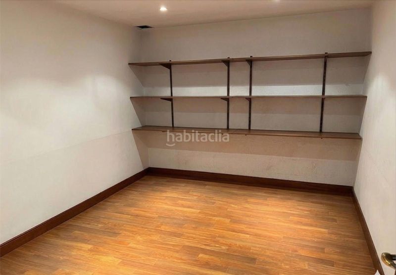 Foto db5356f5-7630-4f05-8a78-f10a9af4010c. Nau industrial a Lezo