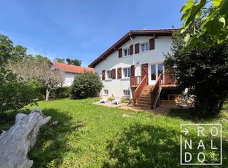 Chalet  Boulevard de l´empereur. Chalet individual en hendaya, rue del emperador