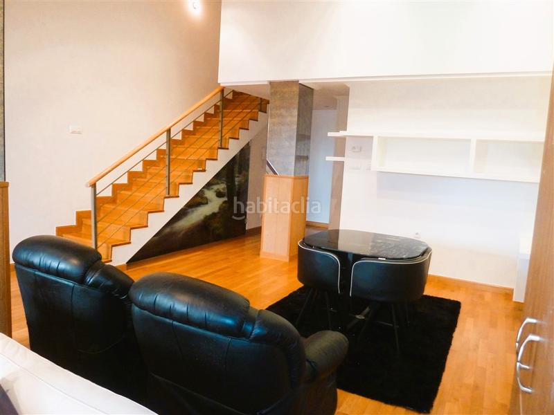 Foto 2d8572a7-560e-40a6-b90a-9c53bf2fe276. Affitto duplex con camino riscaldamento in Casco Antiguo Pamplona / Iruña