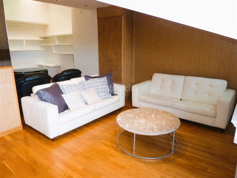 Foto 260cf3ed-cffd-454c-b249-1ae709807e66. Lloguer dúplex amb xemeneia calefacció a Casco Antiguo Pamplona / Iruña