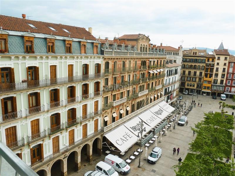 Foto 876918ff-814e-4481-ba3a-7380e4363326. Lloguer dúplex amb xemeneia calefacció a Casco Antiguo Pamplona / Iruña