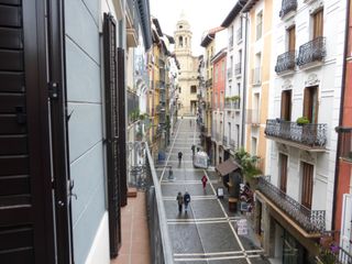 Flat in Casco Antiguo. Piso en venta en calle curia, casco antiguo, junto a calle merca