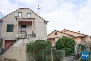 Masia a Bueu. Casa de campo con terreno en la portela, bueu