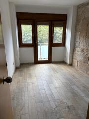 Rent Office space in Cangas Pueblo. Oficina en alquiler de dos estancias independientes en el paseo