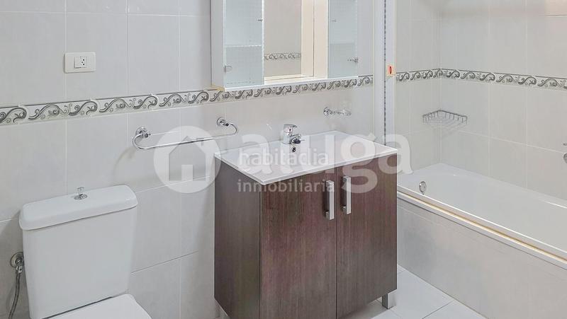 Foto 58d85fac-8411-4805-9888-f2d7a670470f. Alquiler piso aluga inmobiliaria ofrece como alquiler anual maravilloso en el centro en Cangas