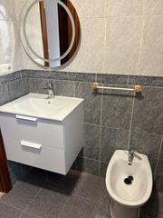 Miete Etagenwohnung in Coiro. Aluga inmobiliaria alquila anualmente, apartamento de 2 dormitor