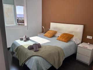 Lloguer Pis  Praia menduiña. Alquiler anual, piso de 4 habitaciones y 1 baño, con garaje anex