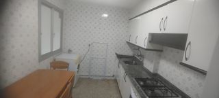 Rent Flat in Redondela. Amplio piso de 4 dormitorios en zona tranquila, en redondela.