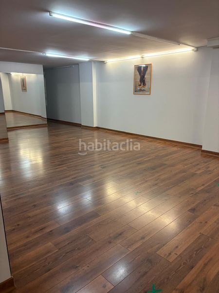 Foto a06b3f4a-6c5a-4b0d-a8a0-f5ef90ffdf51. Local comercial a Cangas pueblo Cangas