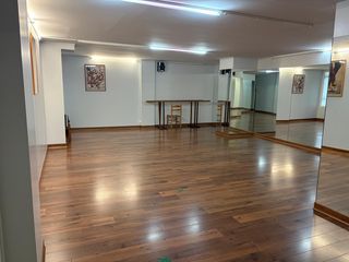 Local Comercial en Cangas Pueblo. Aluga inmobiliaria vende amplio entresuelo
