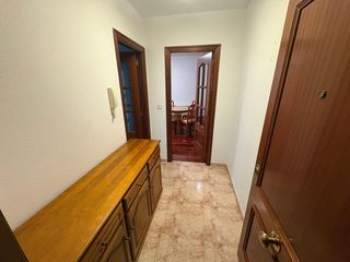 Location Appartement à Coiro. Aluga inmobiliaria alquila anualmente piso de 2 habitaciones y 2
