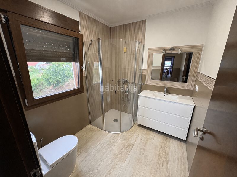 Foto b16d917c-944c-460a-b139-4aecf327b8b9. Casa amb aparcament a Coiro Cangas