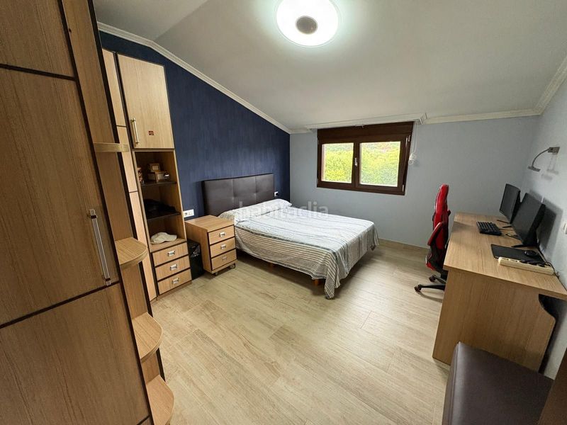 Foto baf3d3bb-fdef-4c04-9664-07e18f34cdb7. Casa amb aparcament a Coiro Cangas