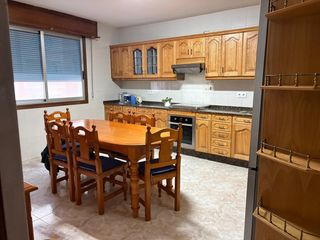 Lloguer Pis a Cangas Pueblo. Alquiler anual de espectacular piso de 4 habitaciones en cangas.