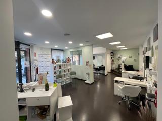 Lloguer Local Comercial a Plaça de sant lluís de gonzaga 1. Excelente local esquinero reformado