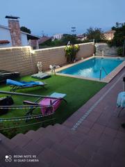 Chalet in Roda de Barà. Preciosa casa independiente con jardín y piscina, a solo 8 minut