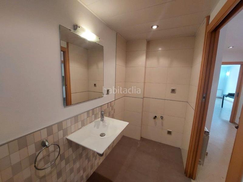 Foto f1ee9a02-038a-40b3-a830-a481a3e6923a. Casa a schiera in carrer de la barca 21 in Eixample Sant Joan Despí