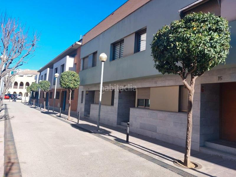 Foto 0f9f23a2-0dca-474a-9bc5-c8348968bc9c. Casa adossada a carrer de la barca 21 a Eixample Sant Joan Despí