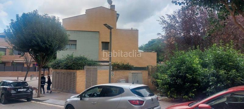 Foto a696cce9-b92c-42ee-8d8e-5f6e0bdfd65e. Casa adossada a carrer de la barca 21 a Eixample Sant Joan Despí