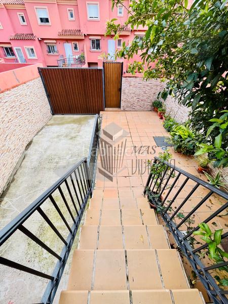 Foto 4481a3c0-18cb-44d0-a512-14728002d0bc. Maison jumelée avec parking dans San García Algeciras