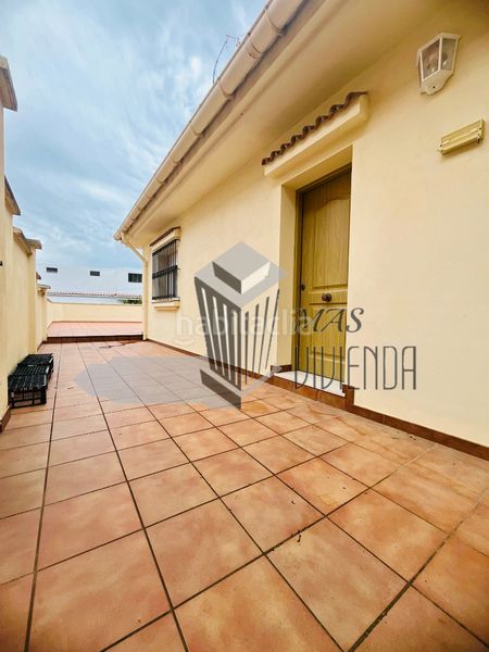 Foto fc255681-4d3e-4be2-8e79-25a6af840485. Casa amb aparcament a La Granja - La Colina - Los Pastores Algeciras