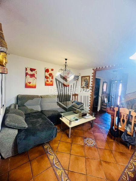 Foto 72a08b87-8c52-49bd-98fa-1bfd728273e6. Casa adossada a San García Algeciras