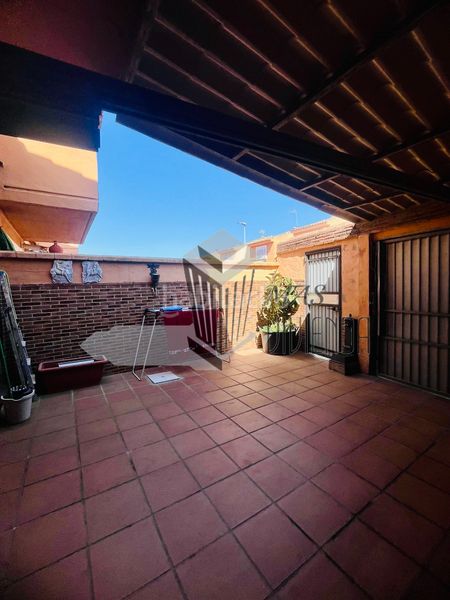 Foto c16794bf-f1b7-486d-8438-0d3f5870fe6f. Casa adossada a San García Algeciras