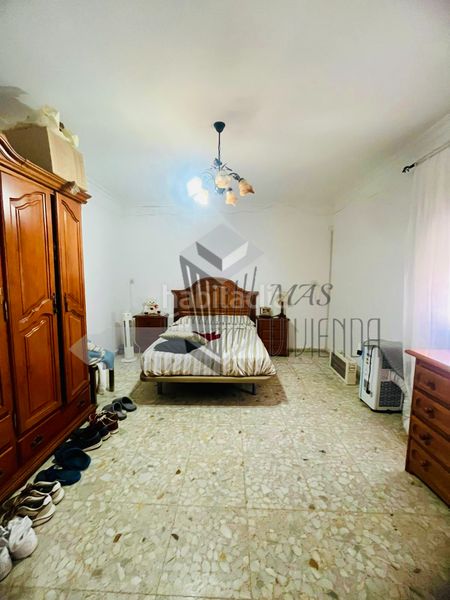 Foto 2c84385f-e88a-4c84-87c9-ae0f16e54374. Casa adossada a Santa Bárbara-Ciudad Deportiva Línea de la Concepción (La)