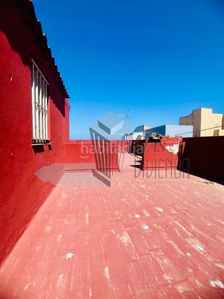 Foto 4fe456a4-05f8-4e0c-8498-bd02e6bede4b. Casa adossada a Santa Bárbara-Ciudad Deportiva Línea de la Concepción (La)