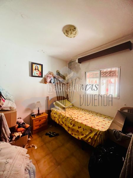 Foto bd7ff64a-ad92-4b7d-abf8-194120fd0769. Casa adossada a Santa Bárbara-Ciudad Deportiva Línea de la Concepción (La)