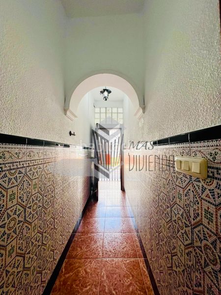 Foto 2c3c58f2-0c5a-4104-9169-5fc187c78022. Casa adossada a San José-San Bernardo Línea de la Concepción (La)