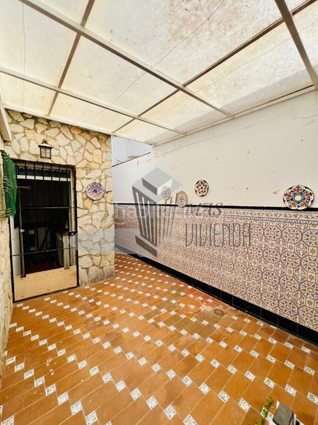 Foto 37f87b0a-75a2-4be7-803b-c9bbc6432b28. Casa adossada a San José-San Bernardo Línea de la Concepción (La)