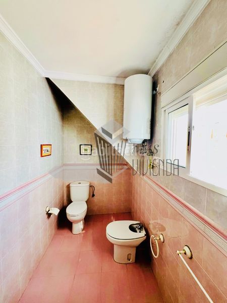 Foto 506317d6-be6b-4ede-836e-155e1b9cf995. Casa adossada a San José-San Bernardo Línea de la Concepción (La)