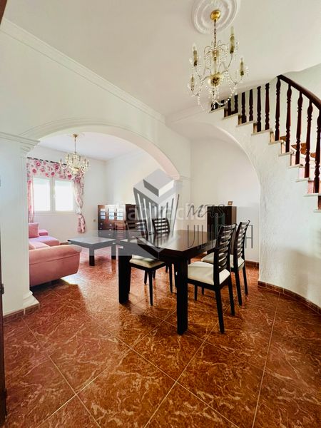 Foto c5d9f75b-7fb2-4603-947e-31b858b7beff. Casa adossada a San José-San Bernardo Línea de la Concepción (La)