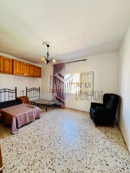 Foto cb25c3d6-14cb-4867-8c06-61bd2be121b9. Casa adossada a San José-San Bernardo Línea de la Concepción (La)