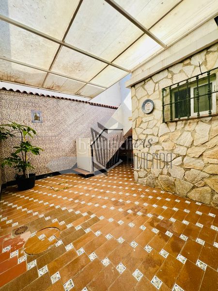 Foto cedbb5b7-7725-4b6b-8b85-7b09d04d02d9. Casa adossada a San José-San Bernardo Línea de la Concepción (La)