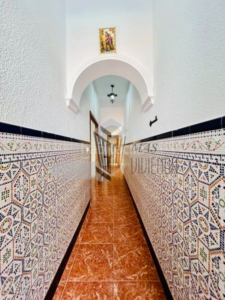 Foto e5adaa23-9c1c-4ca0-ba55-db26b4eba3ae. Casa adossada a San José-San Bernardo Línea de la Concepción (La)