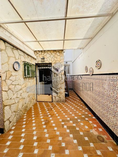 Foto f1904230-58c2-4e17-8aa9-7d61a4831e1c. Casa adossada a San José-San Bernardo Línea de la Concepción (La)