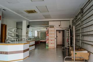 Local commercial  Camino cami vell canovelles. Local con patio trasero