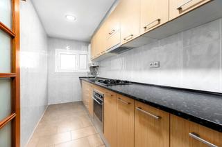 Appartement  Avenida de francesc macià. Piso reformado en la zona sant miqueltres torres