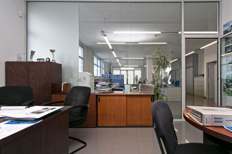 Foto f457d436-20af-49a5-8605-5b90ad7ba0ff. Location local commercial dans Font Verda Granollers